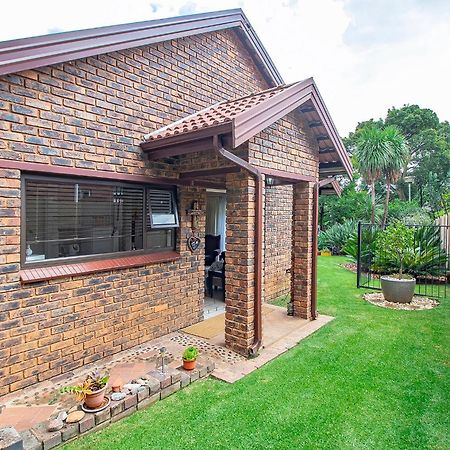 Leozet Self Catering Apartment Pretoria-Noord Εξωτερικό φωτογραφία